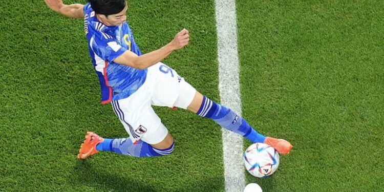 فضيحة مدوية..حكم “VAR” يمنح هدف الفوز لليابان