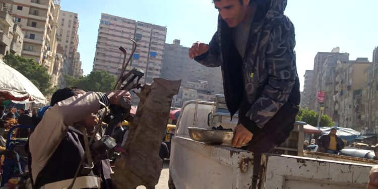 حملات مكبرة لإزالة الإشغالات والتعديات على مستوى الأحياء بالإسكندرية