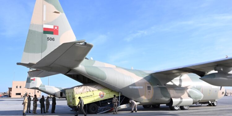 .. سلطنة عُمان تُسيّر جسرًا جويًّا لنقل مواد إغاثية للمناطق المتضررة من الزلزال في سوريا وتركياا