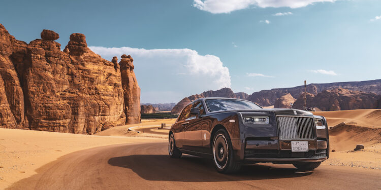 سلسلة رولز رويس فانتوم II يستكشف سحر ALULA