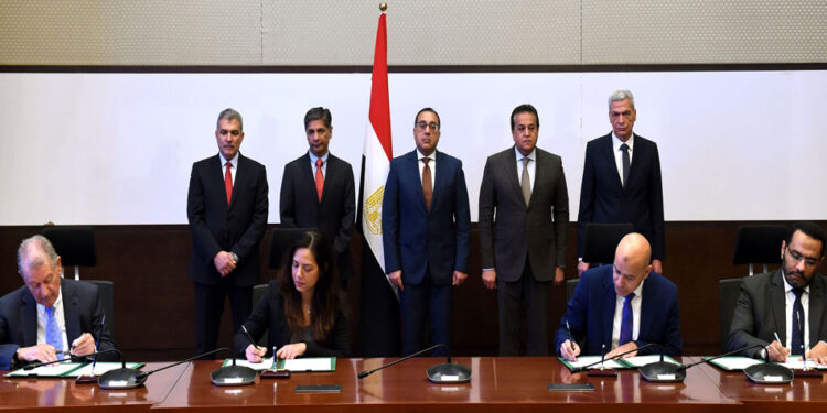 “مدبولى ” يشهد توقيع خطاب نوايا في مجال التصنيع الطبي