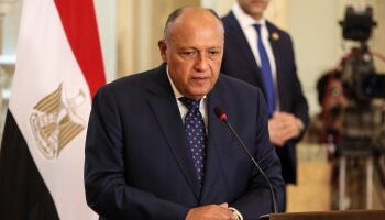 وزير الخارجية ونظيره العمانى يؤكدان ضرورة وقف إطلاق النار فى السودان