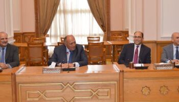 وزير الخارجية يستقبل أعضاء غرفة التجارة الأمريكية