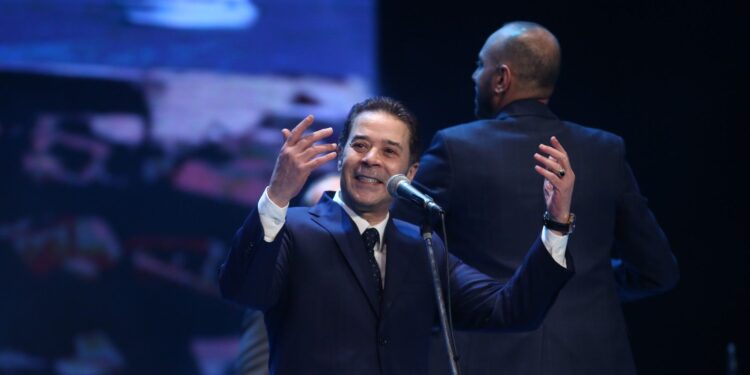 مدحت صالح يتألق فى حفل مسرح سيد درويش بالإسكندرية.. صور