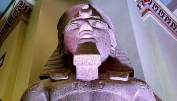 سويسرا: تسليم قطعة من تمثال رمسيس الثانى إلى السفارة المصرية