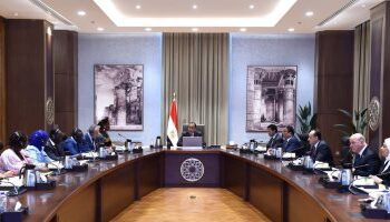 رئيس الوزراء يلتقى الأمين العام لمنظمة “مؤتمر وزراء الشباب والرياضة للدول الناطقة بالفرنسية”