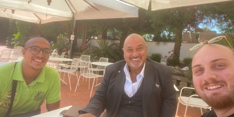 ماراثون السباحة الدولية (كابري _ نابولي)