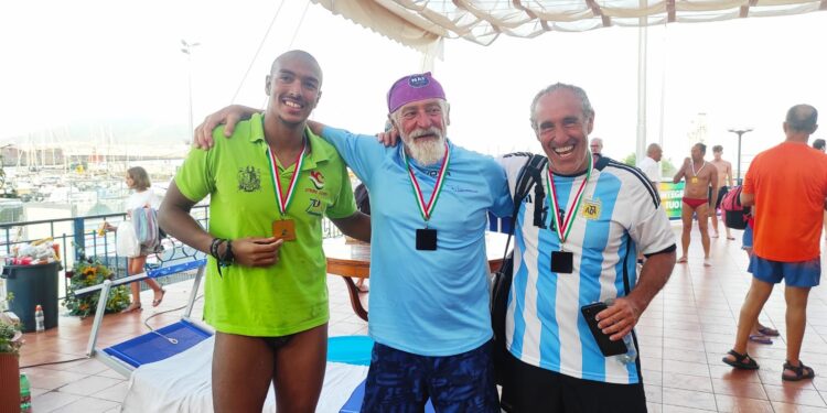 ماراثون السباحة الدولية (كابري _ نابولي)