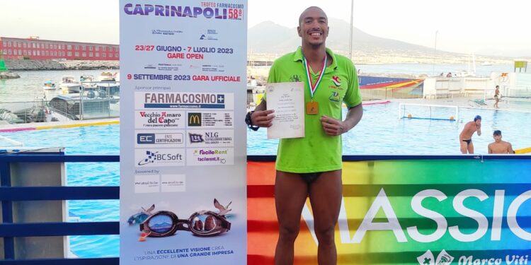 ماراثون السباحة الدولية (كابري _ نابولي)